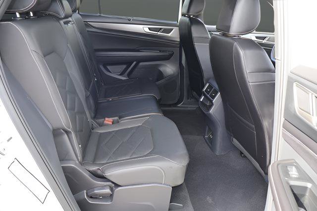Certified 2025 Volkswagen Atlas Cross Sport SE image 17