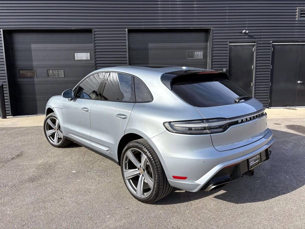 Certified 2024 Porsche Macan image 8
