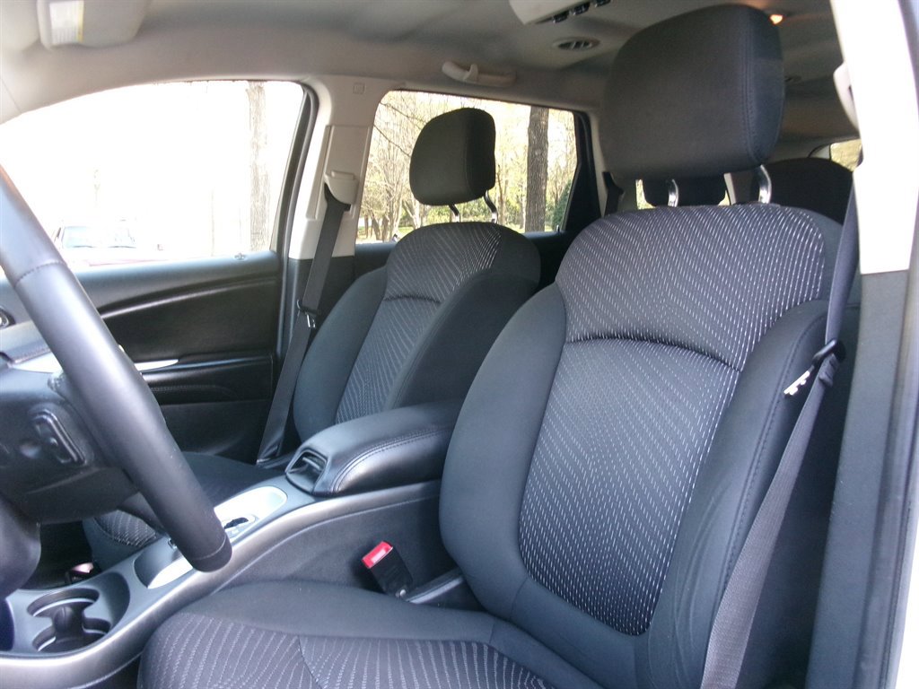 Used 2019 Dodge Journey SE w/ Connectivity Group FWD image 13