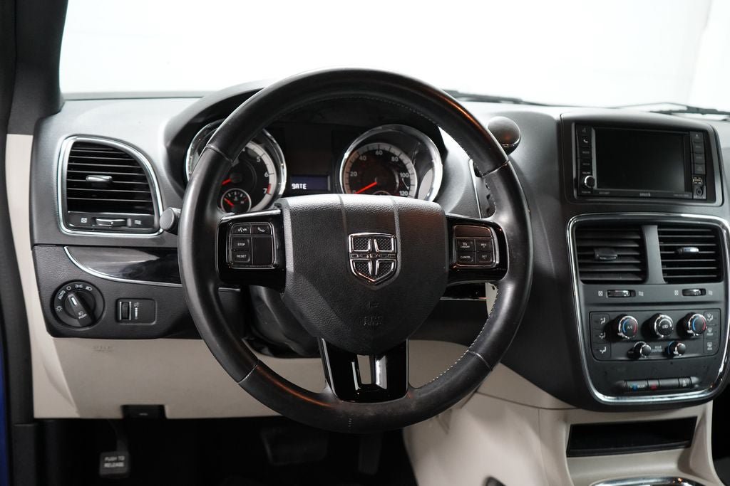 Used 2019 Dodge Grand Caravan SXT FWD image 13