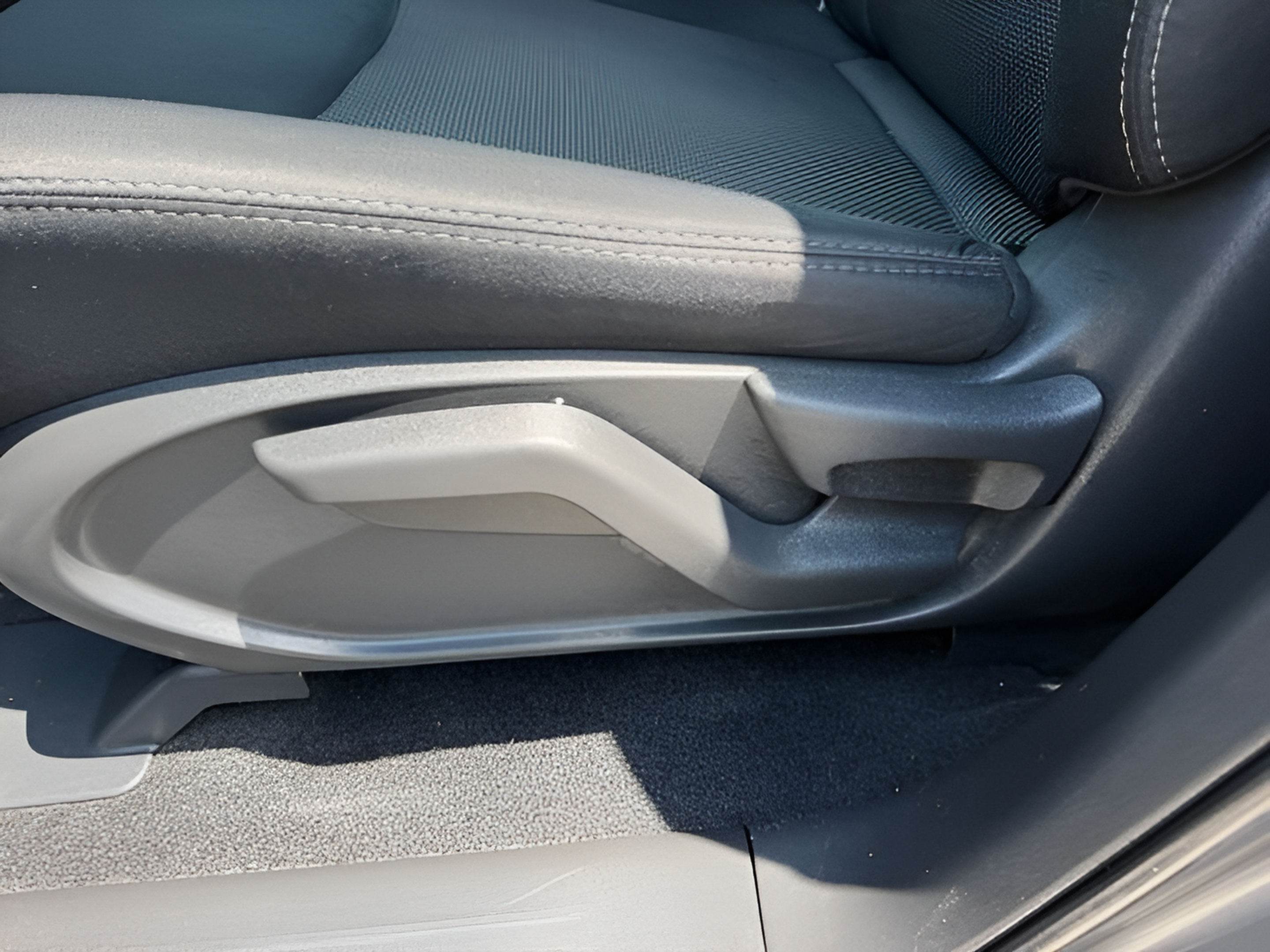 Used 2018 Nissan Pathfinder S AWD/4WD image 25