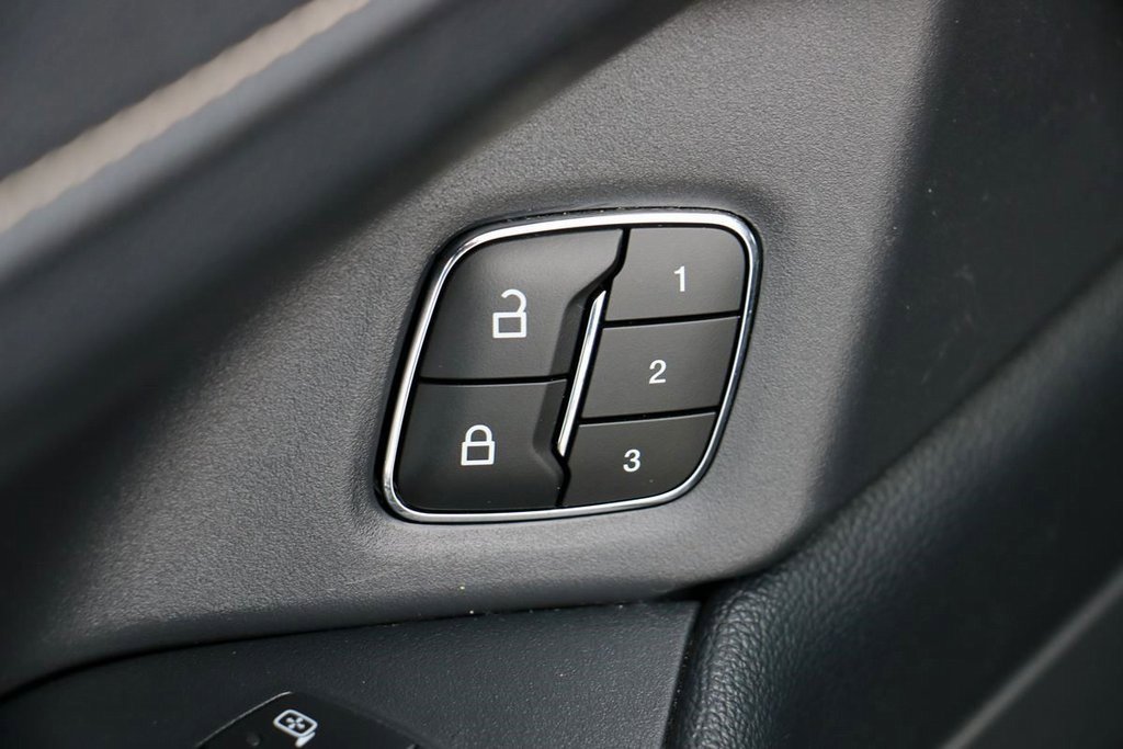 Used 2024 Ford Expedition XLT image 16