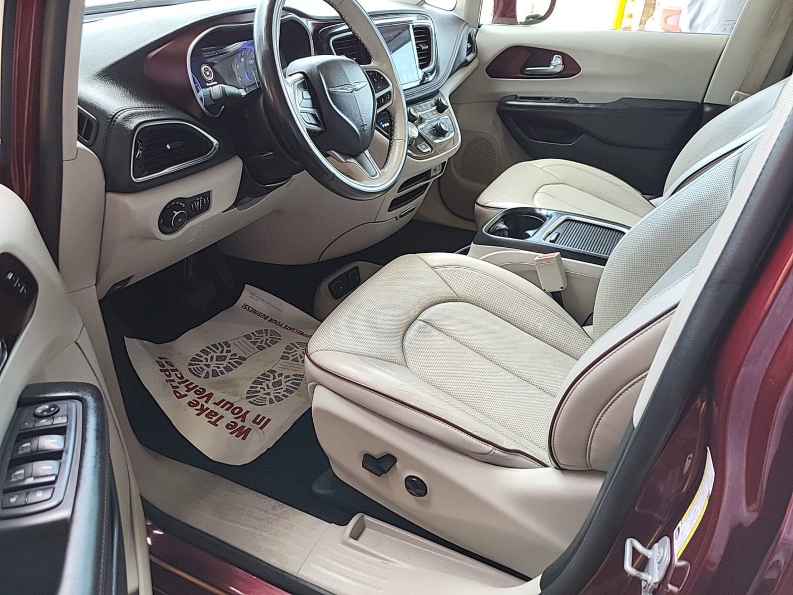 Used 2019 Chrysler Pacifica Limited w/ Uconnect Theatre Group FWD image 7