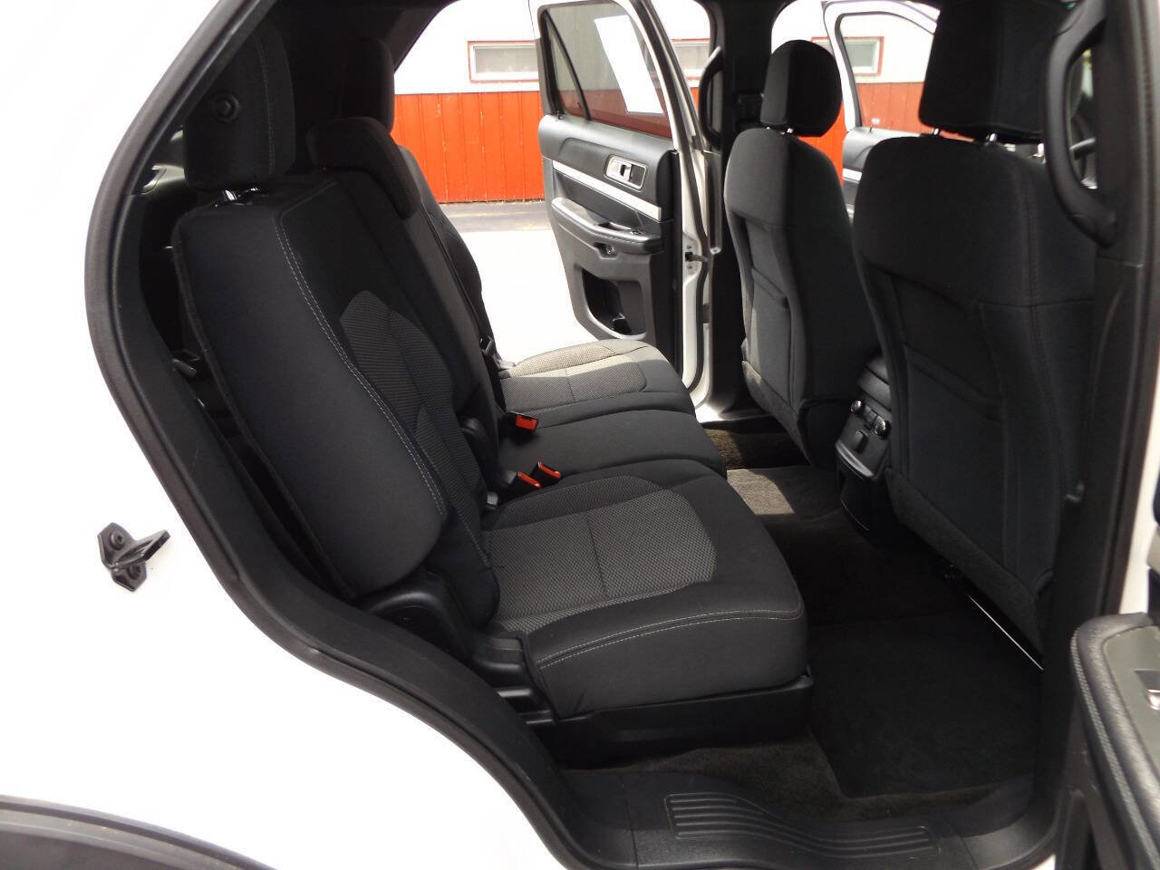 Used 2016 Ford Explorer XLT image 24