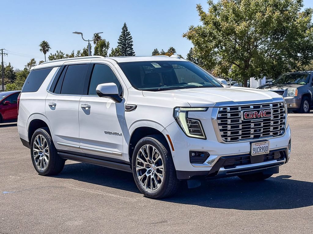 Used 2025 GMC Yukon Denali w/ Sun & Power Step Package AWD/4WD image 5