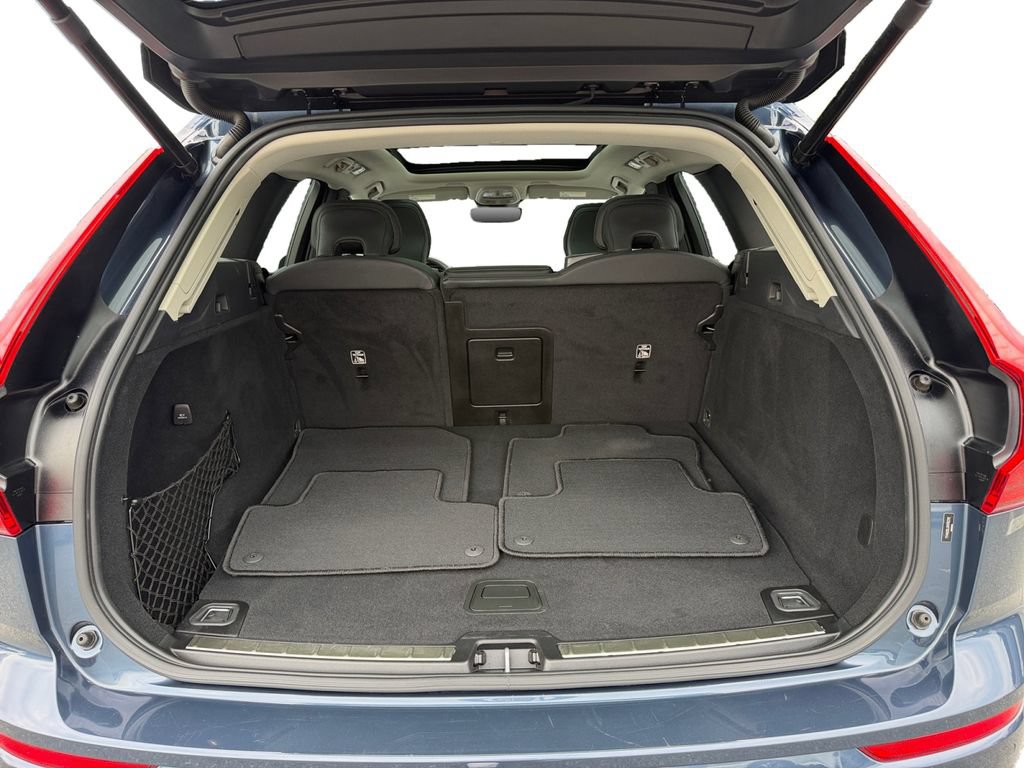 Certified 2024 Volvo XC60 T8 Plus w/ Climate Package AWD/4WD image 11