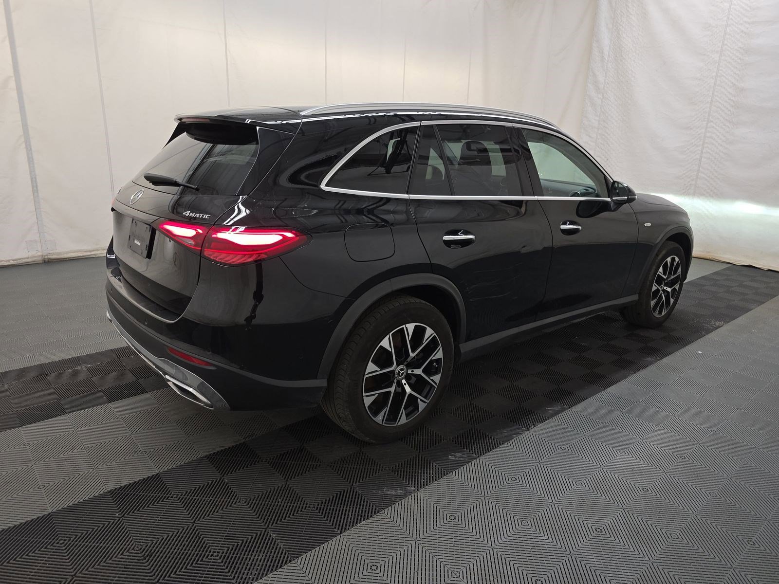 Used 2025 Mercedes-Benz GLC 350e 4MATIC image 6