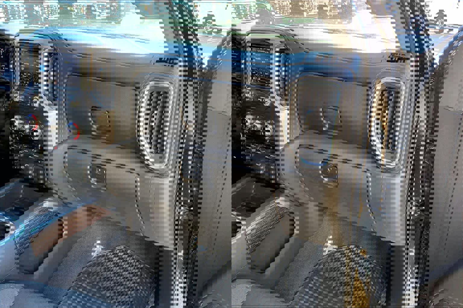 Used 2020 GMC Sierra 1500 Elevation w/ Elevation Value Package image 18