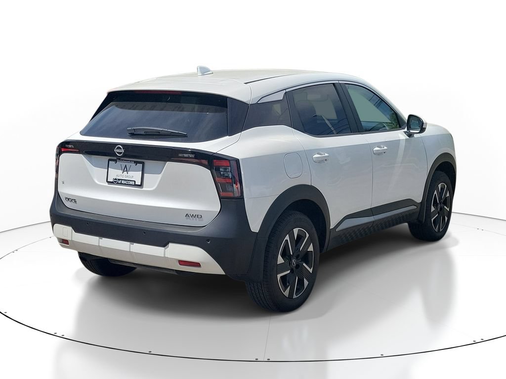 Used 2025 Nissan Kicks SV AWD/4WD image 3