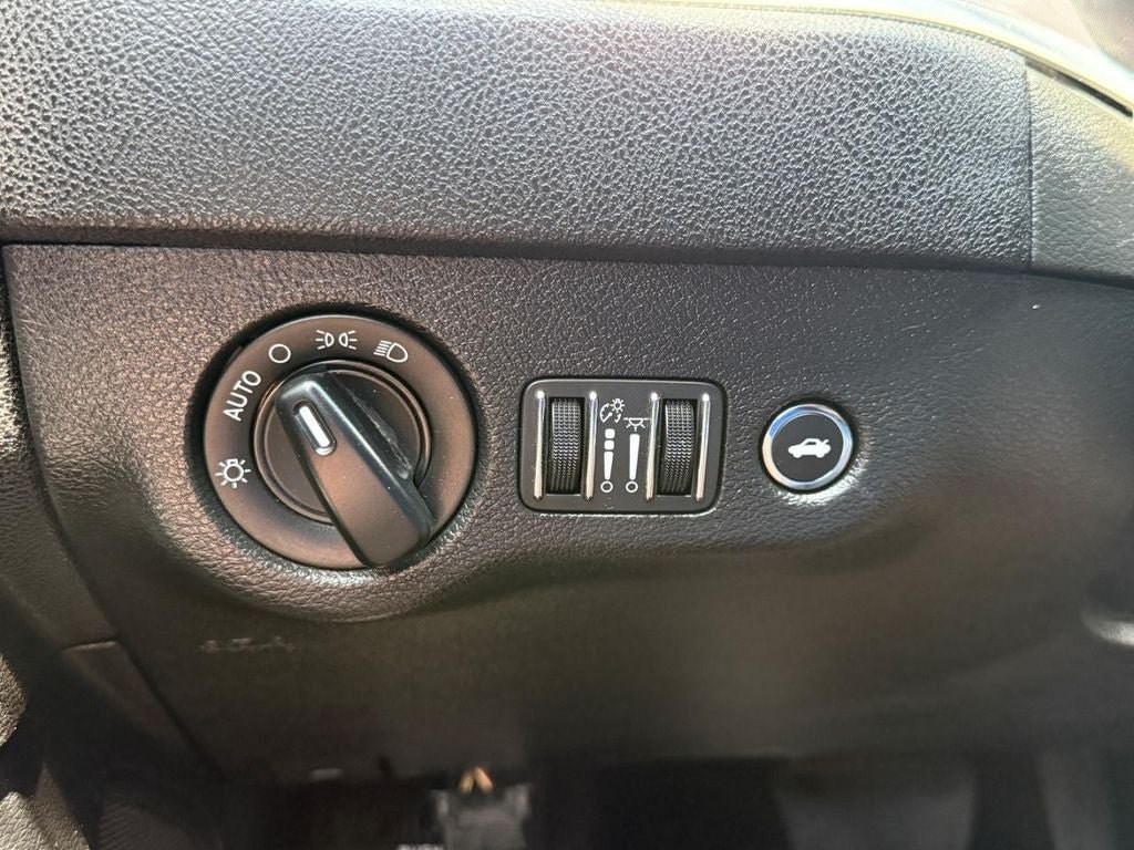 Used 2020 Dodge Charger SXT w/ Leather Interior Group RWD image 18