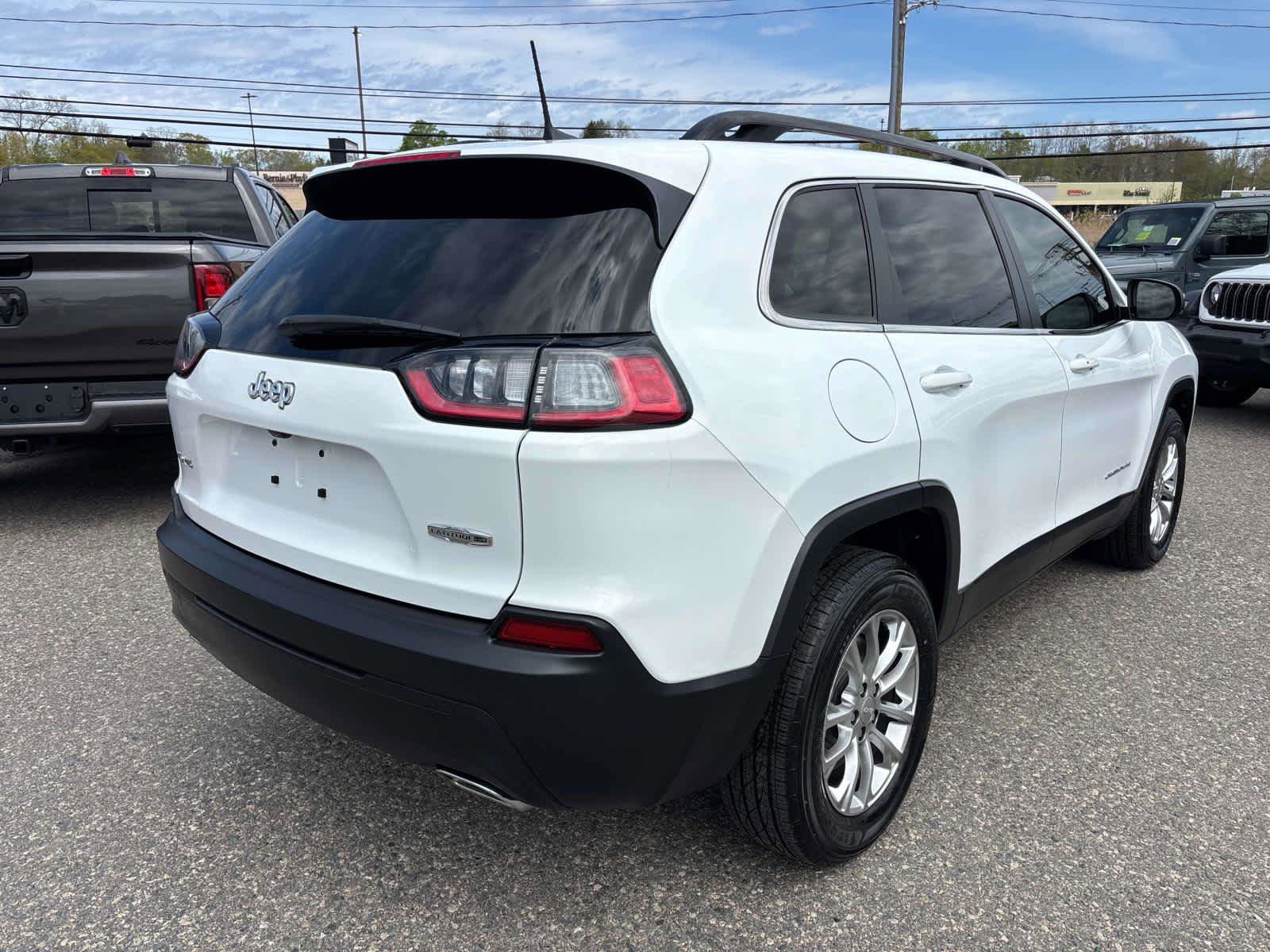 Certified 2022 Jeep Cherokee Latitude Lux w/ Sun & Sound Group AWD/4WD image 3