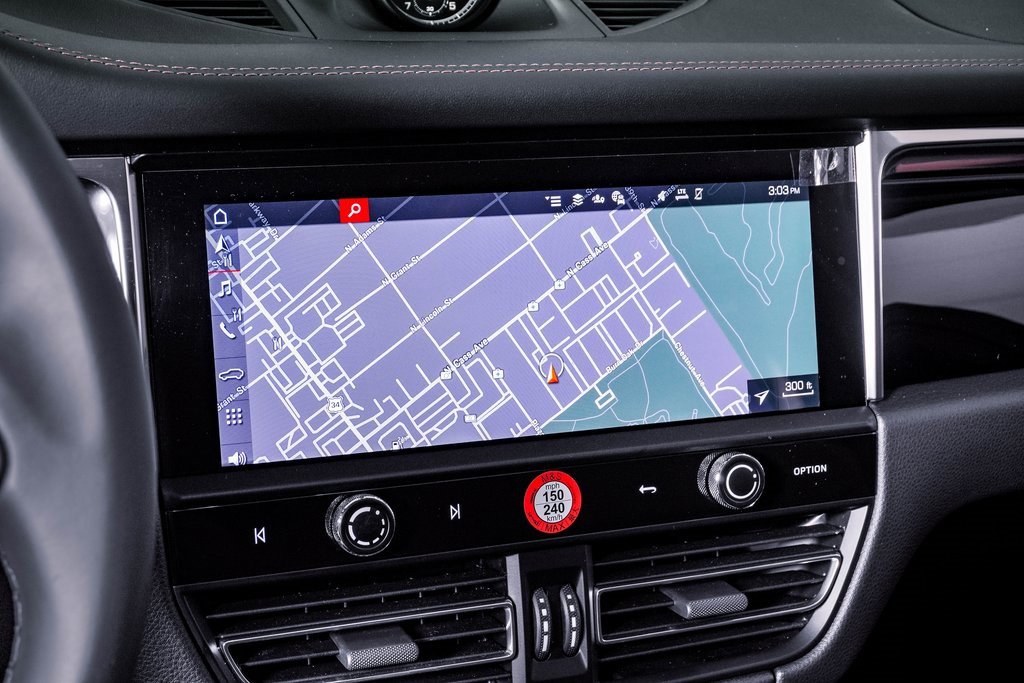 Certified 2025 Porsche Macan image 22