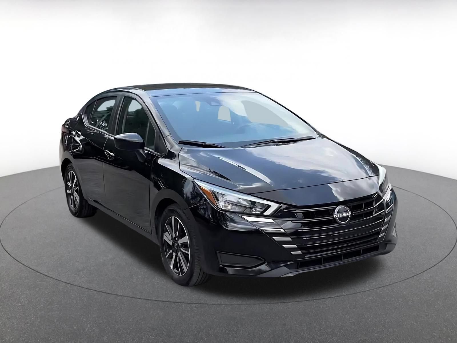 Used 2025 Nissan Versa SV FWD image 3