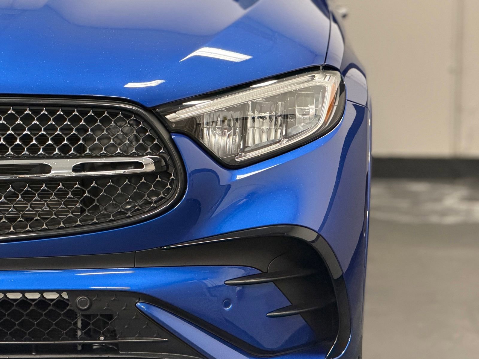 Certified 2025 Mercedes-Benz GLC 300 4MATIC image 8