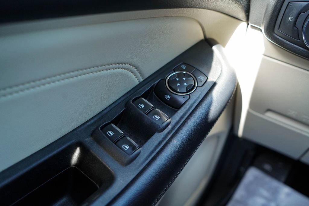 Used 2021 Ford Edge Titanium FWD image 23