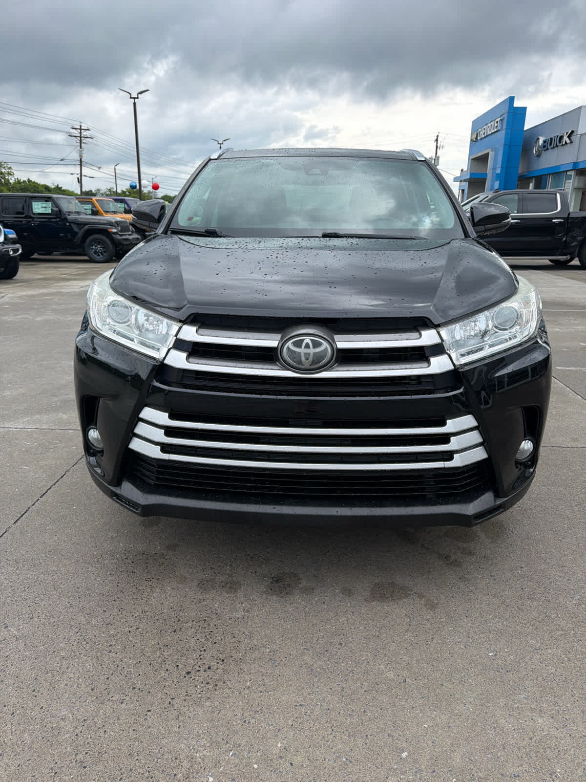 Used 2019 Toyota Highlander XLE AWD/4WD image 3