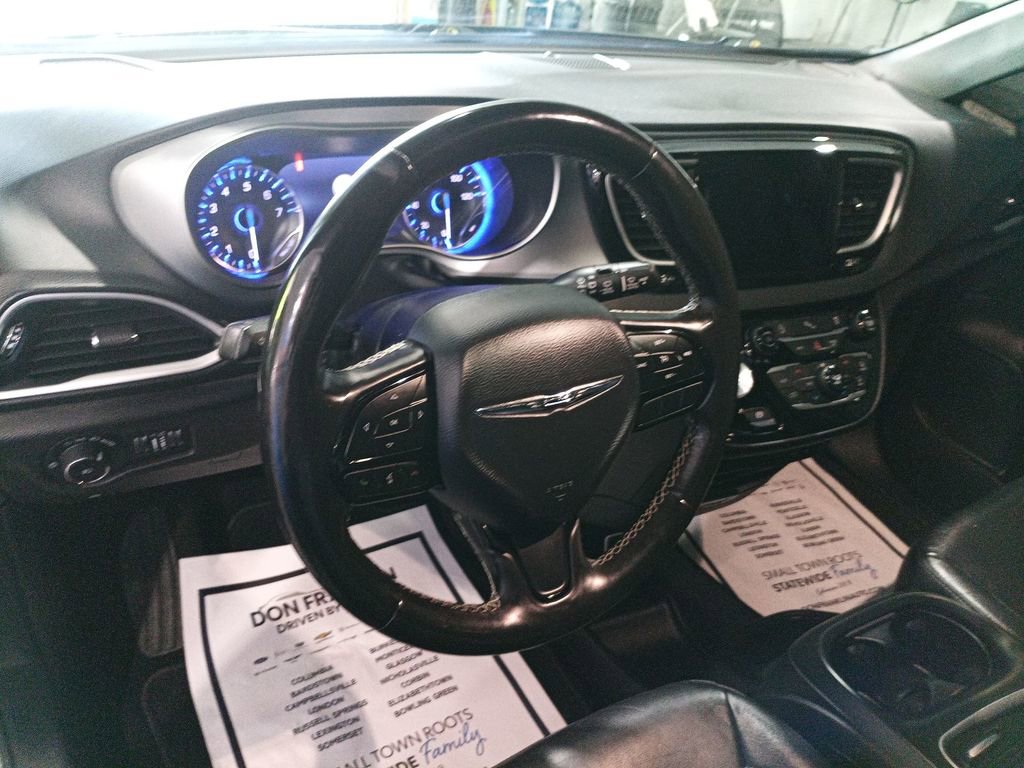 Used 2020 Chrysler Pacifica Touring-L Plus w/ S Appearance Package FWD image 18