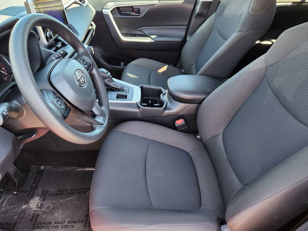 Used 2025 Toyota RAV4 LE AWD/4WD image 4