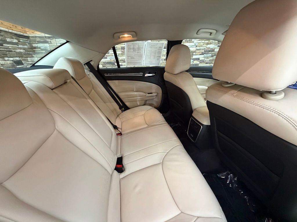 Used 2017 Chrysler 300 Limited w/ 300 Premium Group image 32
