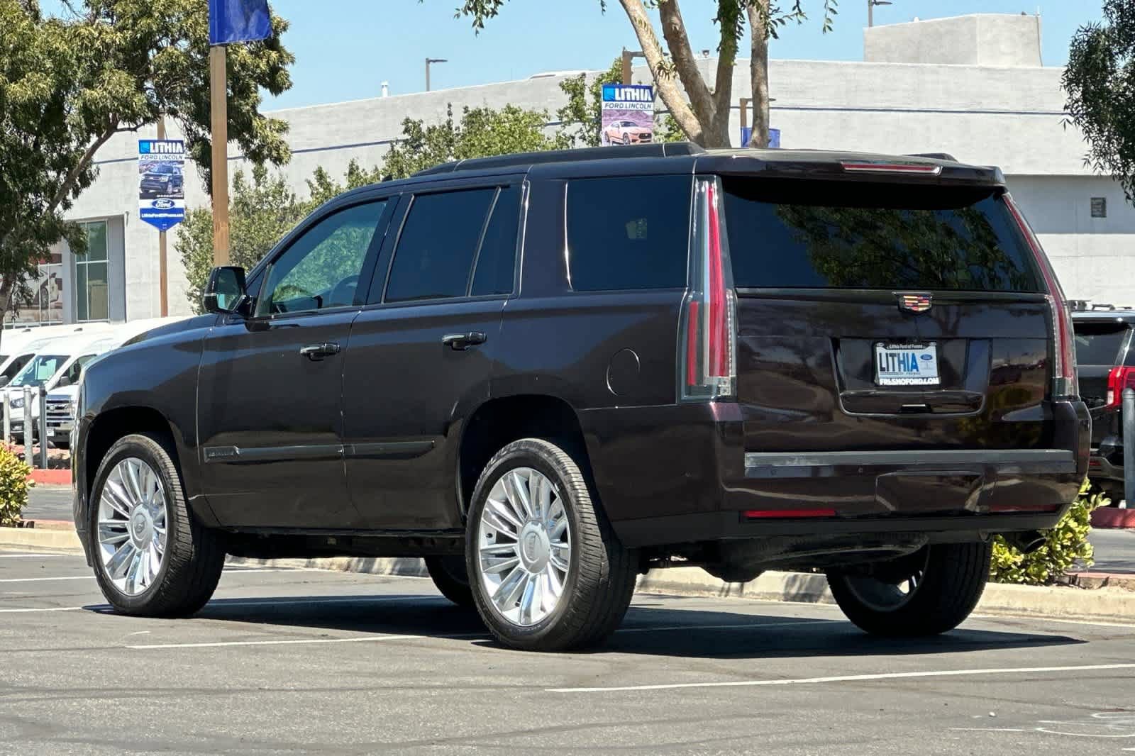 Used 2018 Cadillac Escalade Platinum AWD/4WD image 7