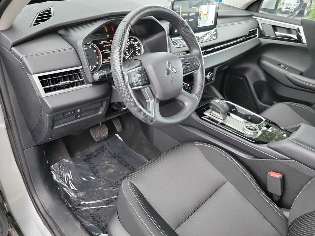 Used 2026 Mitsubishi Outlander ES FWD image 22
