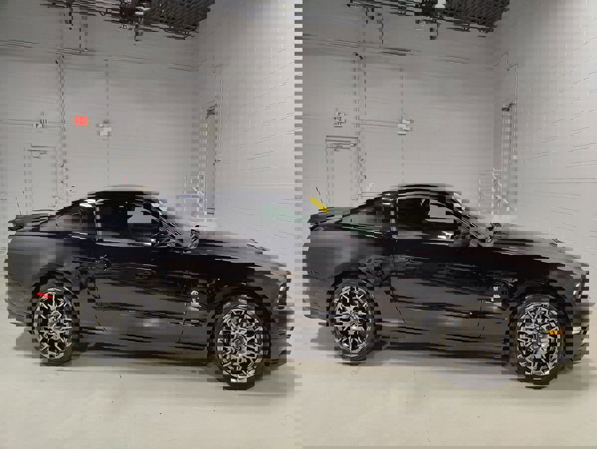 Used 2011 Ford Mustang Shelby GT500 w/ SVT Performance Pkg image 7