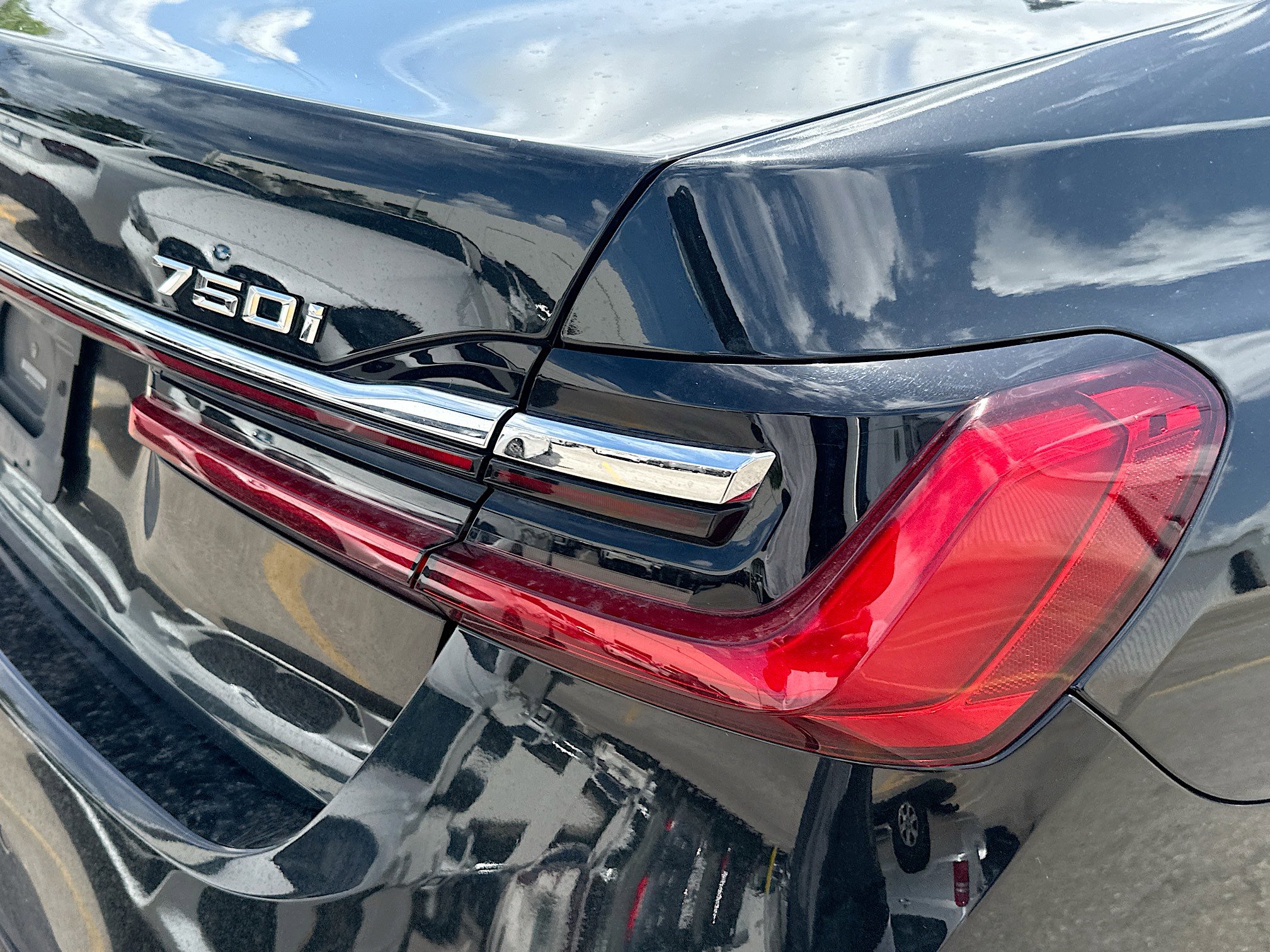 Used 2020 BMW 750i xDrive w/ Executive Package image 11