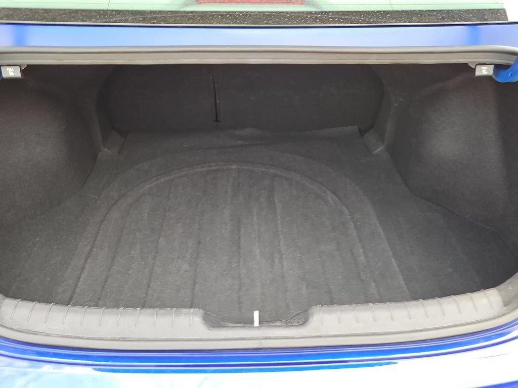 Used 2025 Hyundai Elantra SEL FWD image 29