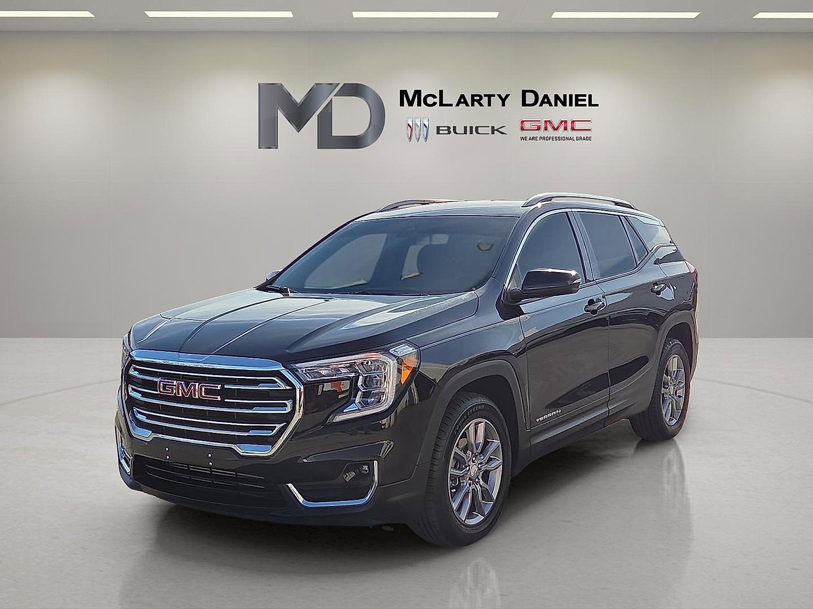 Used 2022 GMC Terrain SLT image 2