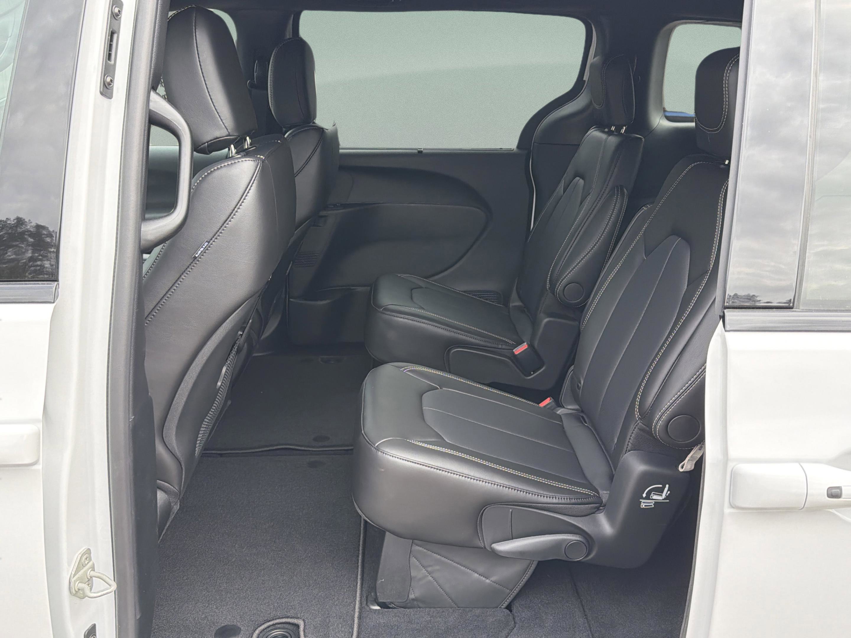 New 2026 Chrysler Pacifica Select image 21
