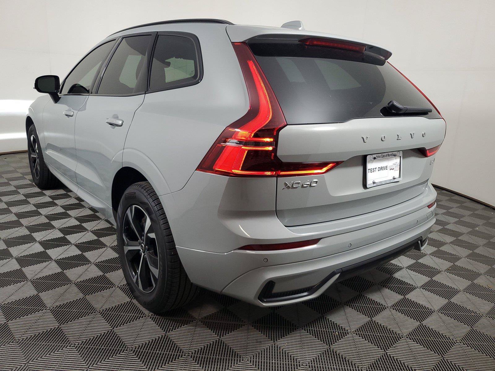 Certified 2026 Volvo XC60 B5 Core AWD/4WD image 4