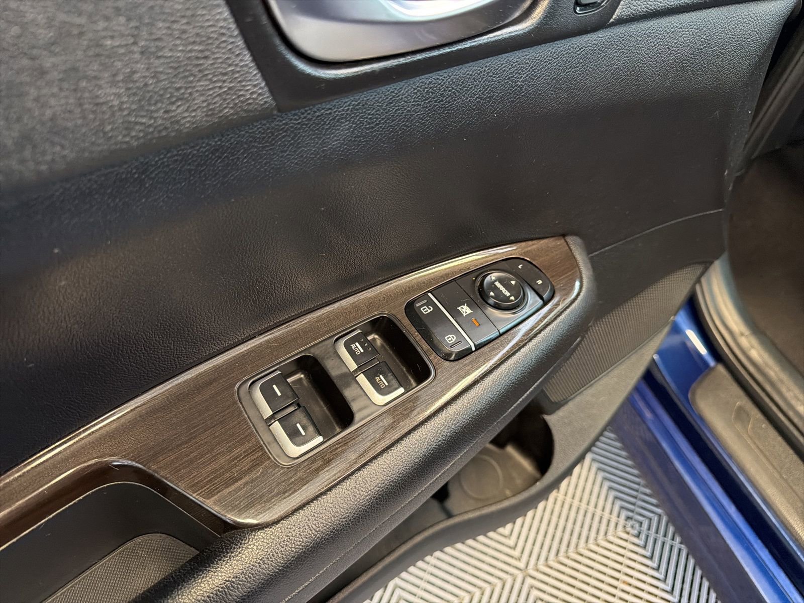 Used 2020 Kia Optima Premium image 14