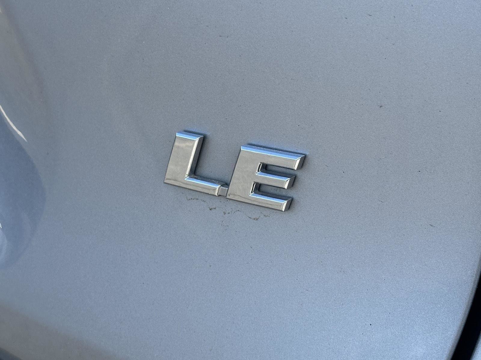 Used 2021 Toyota RAV4 LE image 10