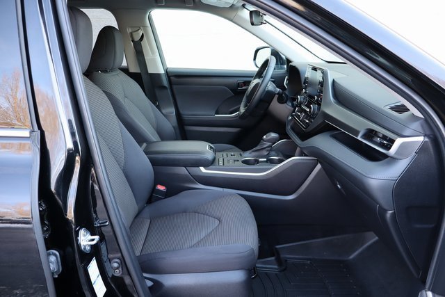 Used 2022 Toyota Highlander LE image 34