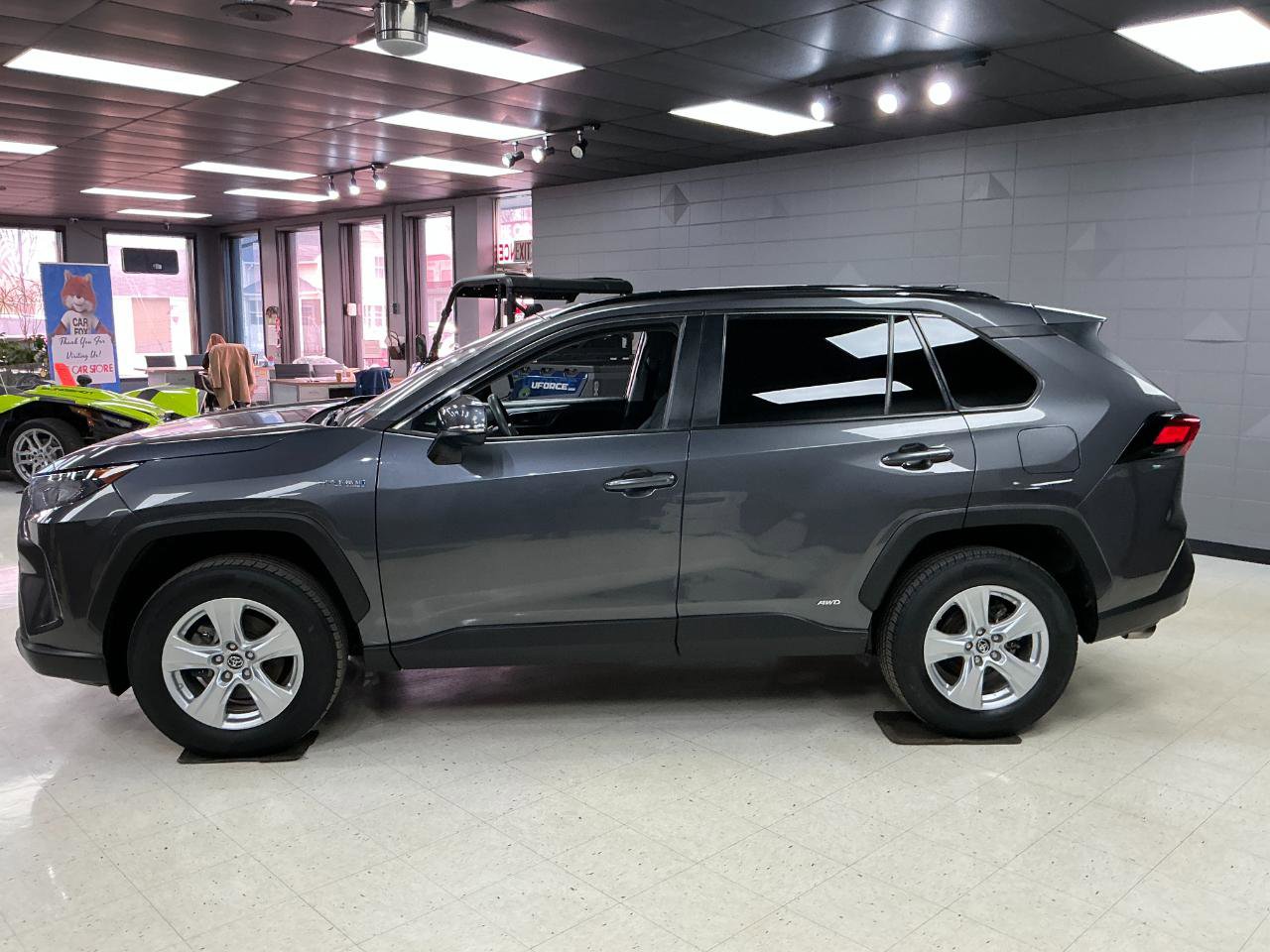 Used 2019 Toyota RAV4 LE AWD/4WD image 7