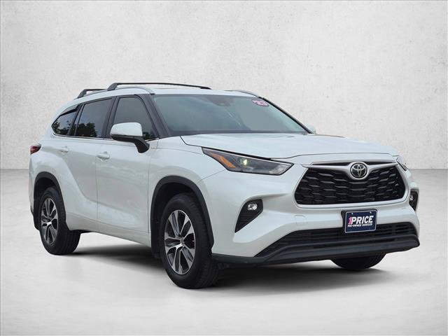 Used 2023 Toyota Highlander XLE FWD video 3
