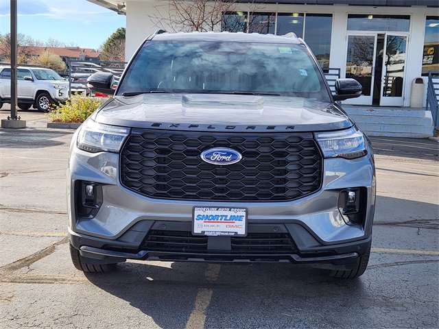 Used 2025 Ford Explorer ST-Line w/ ST-Line Street Pack image 9