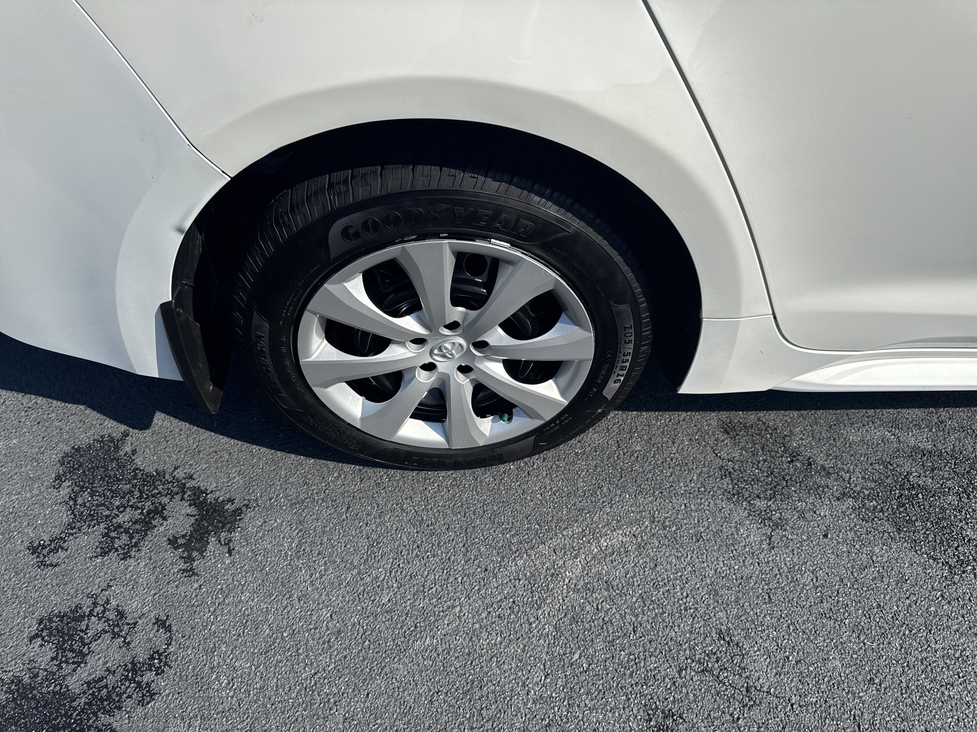 Used 2025 Toyota Corolla LE FWD image 11