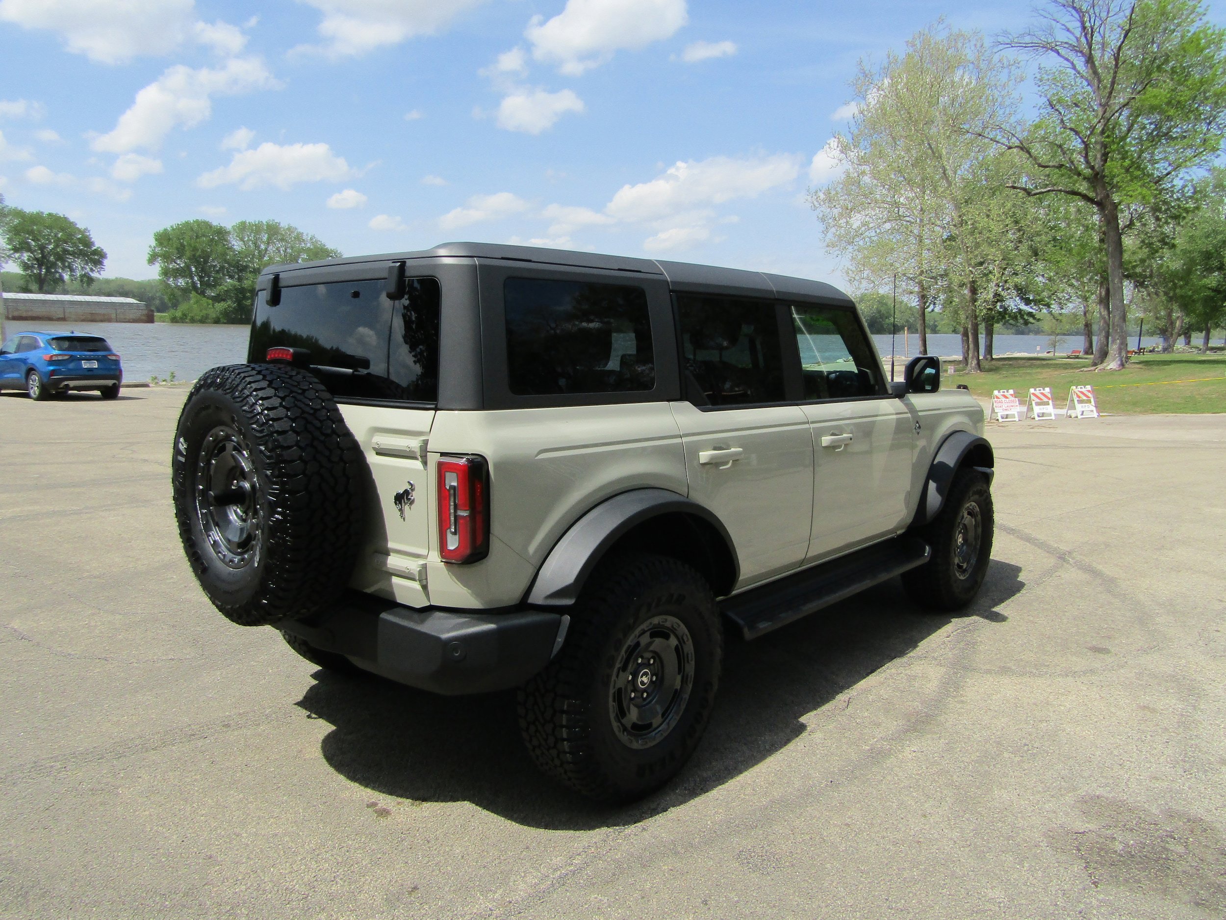 Used 2025 Ford Bronco Outer Banks w/ Sasquatch Package AWD/4WD image 4
