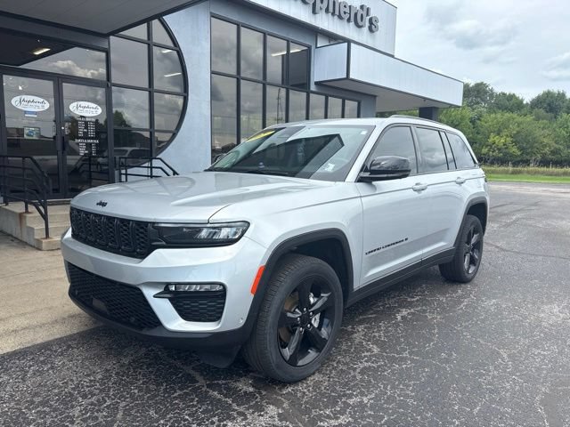 Used 2023 Jeep Grand Cherokee Limited w/ Luxury Tech Group II AWD/4WD image 2