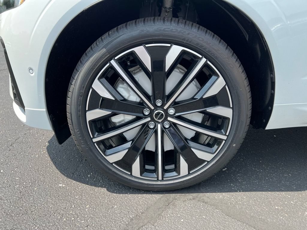 Certified 2026 Volvo XC60 T8 Ultra w/ Protection Package Premier AWD/4WD image 9