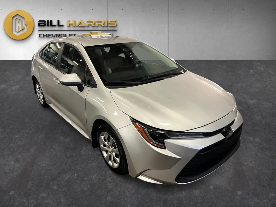 Used 2025 Toyota Corolla LE FWD image 9