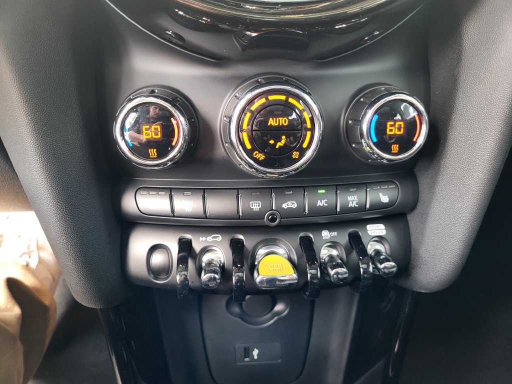 Used 2024 MINI Cooper SE FWD image 16