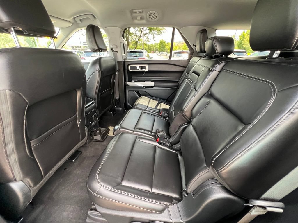 Used 2024 Ford Explorer XLT w/ Equipment Group 202A AWD/4WD image 21