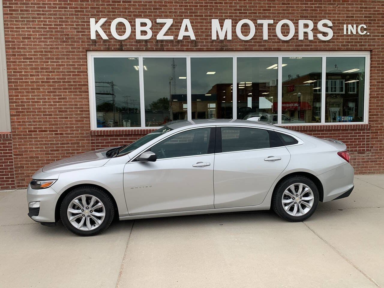 Used 2022 Chevrolet Malibu LT image 1