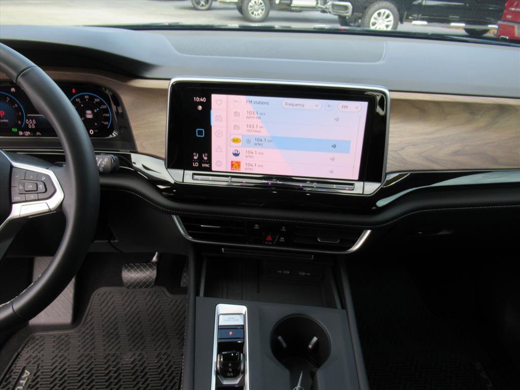 Used 2025 Volkswagen Atlas SE image 20
