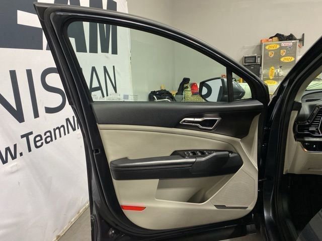 Used 2023 Kia Sportage EX AWD/4WD image 9