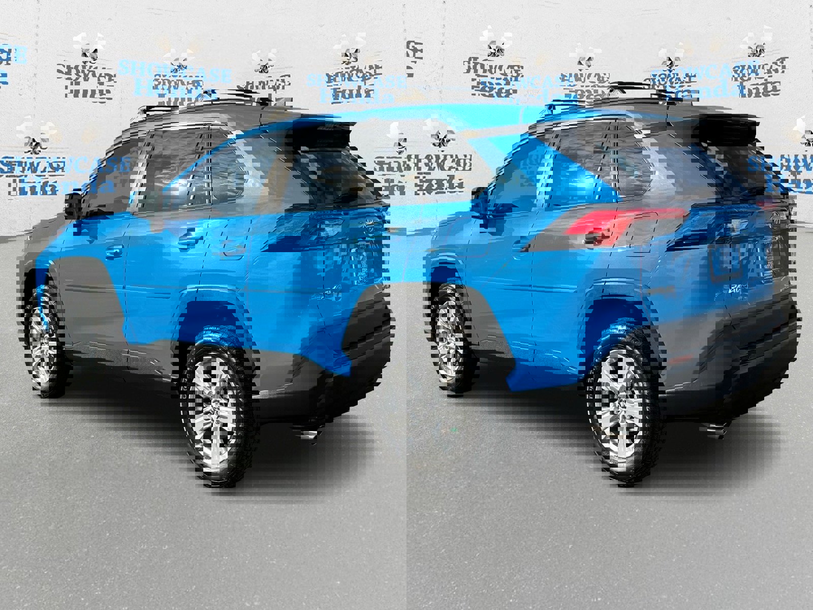 Used 2020 Toyota RAV4 XLE image 5