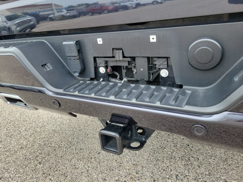 Used 2024 Chevrolet Silverado 1500 High Country w/ High Country Premium Package AWD/4WD image 9