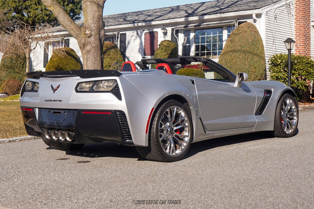 Used 2015 Chevrolet Corvette Z06 w/ 3LZ Preferred Equipment Group RWD image 8